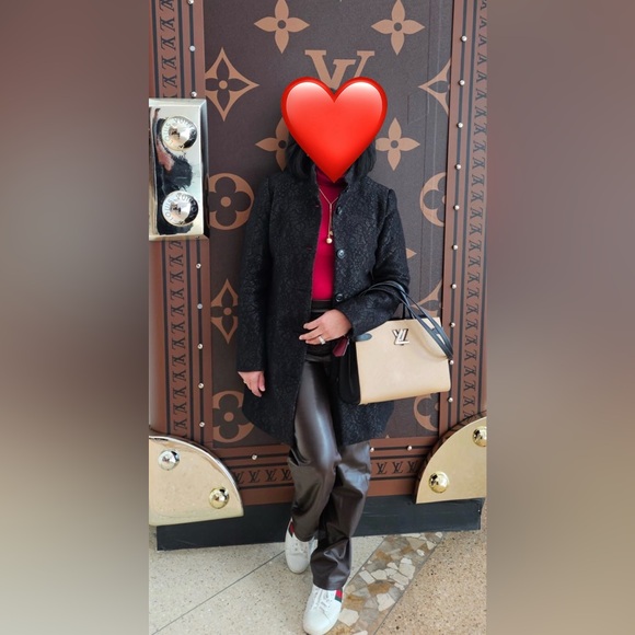 Louis Vuitton Epi Twist in Gorgeous color - Picture 13 of 13